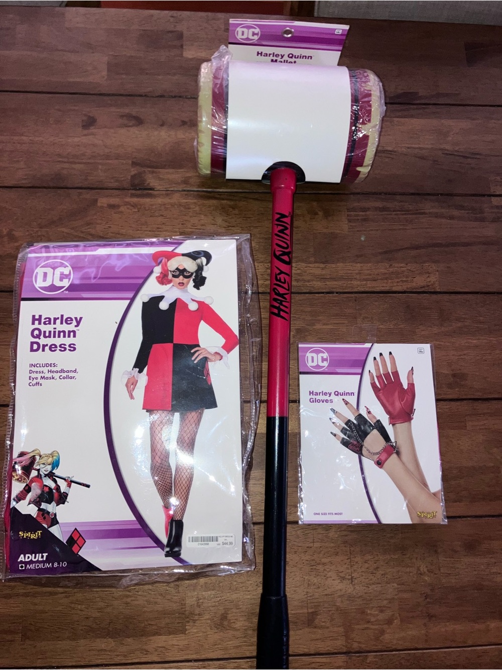 Full DC Harley Quinn Costume Brand New accessories included